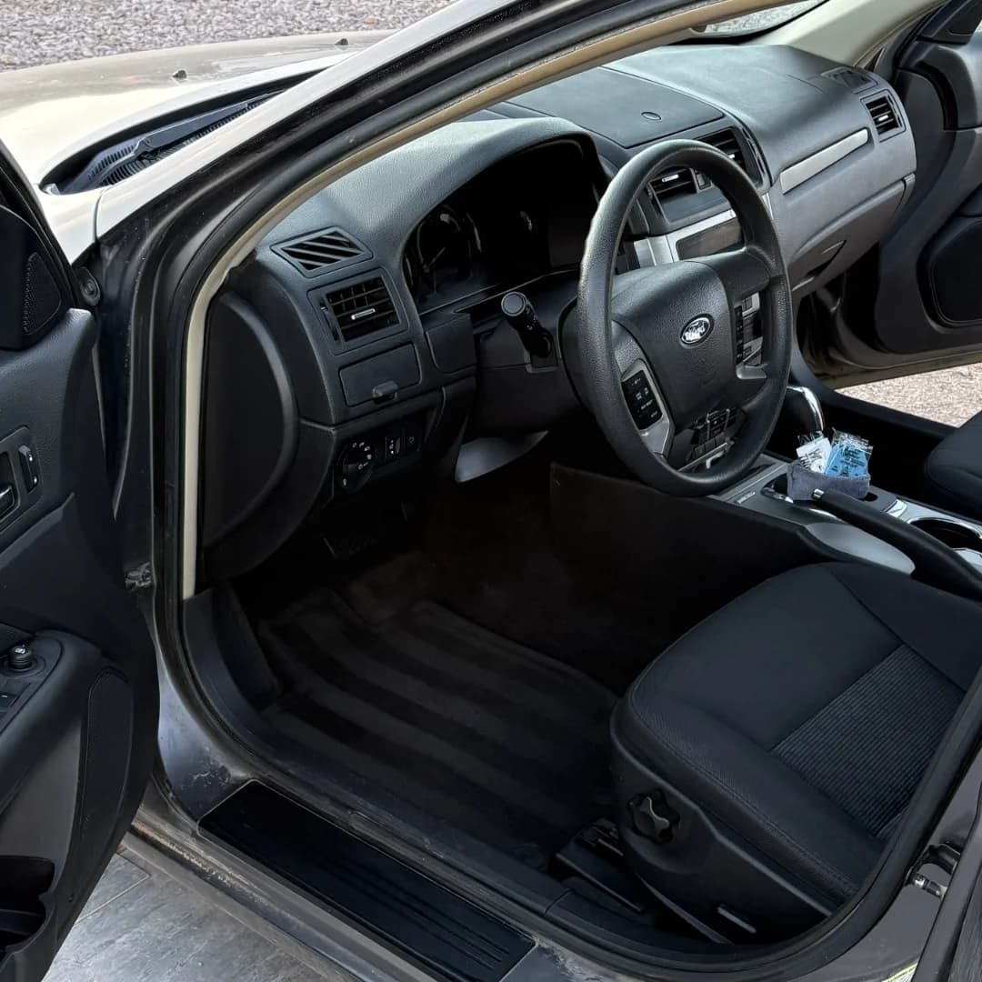Ford Fusion Base Interior Detail