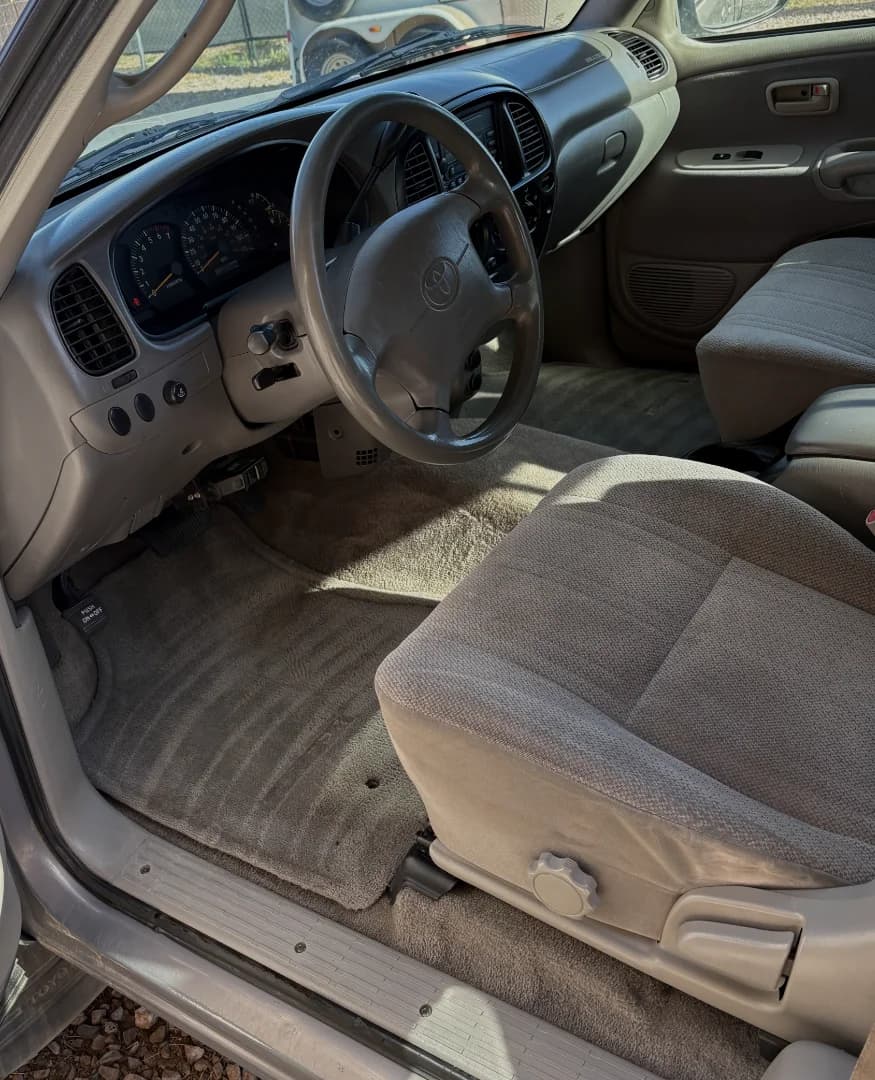2000 Toyota Tundra Interior Detail